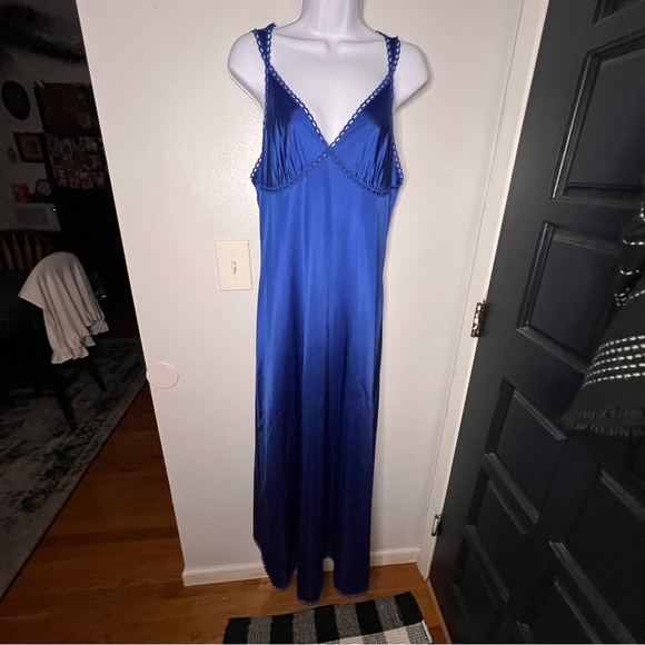 VTG 60’s-70’s Vanity Fair nightgown/slip  Blue Size 36 Chemise Lingerie - Picture 1 of 8